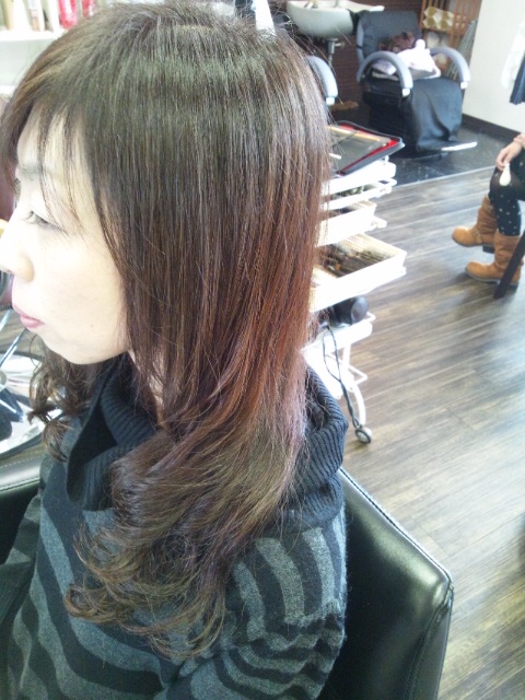 ロングヘアー(^o^)毛先にカール♪